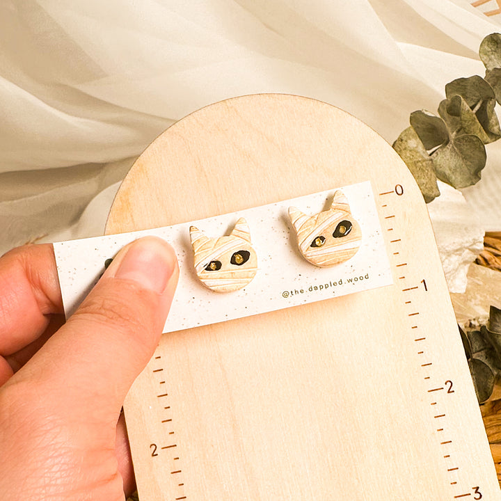 Mummy cat Halloween stud earrings with sculpted wrapped bandage details